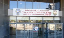 Hız yapıp sosyal medyada paylaştı, ehliyeti gitti