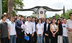 Akdeniz Üniversitesi’nin mezuniyet töreni iptaline ‘siyasal pranga’ tepkisi