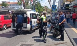 Uygulama noktasında durdurulan sürücü, motosikleti ve arkadaşını bırakıp kaçtı