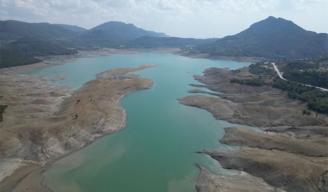 Kozan Barajı'nda su seviyesi korkutuyor