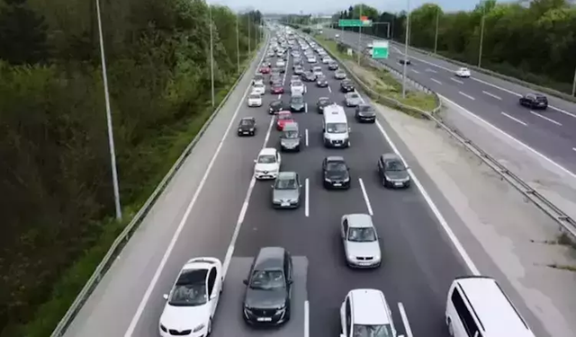 BAYRAM TATİLİ TRAFİK HARİTASI 12 Nisan canlı kontrol || Bolu Tüneli, TEM ve D-100 trafik durumu açık mı kapalı mı, Tatil dönüşü hangi yollar açık?