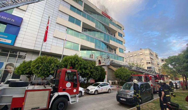 Kızılay'ın Batı Akdeniz Kan Merkezi binasında yangın