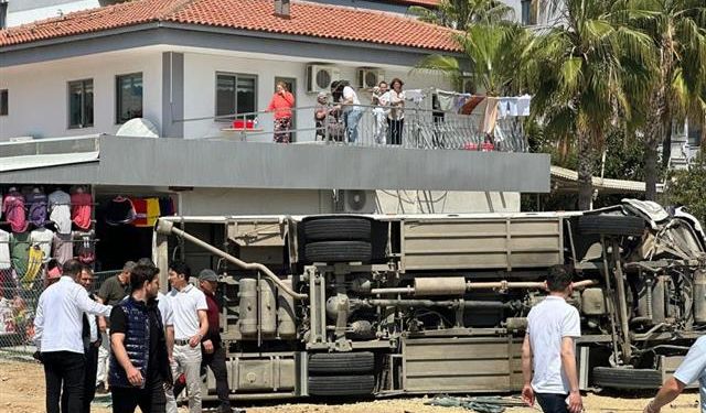 Son dakika... Antalya'da trafik kazası... Çok sayıda yaralılar var...