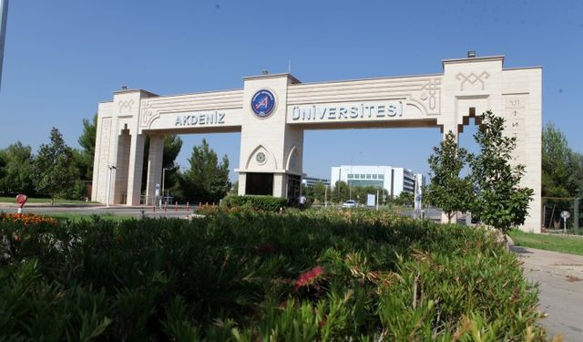 Akdeniz Üniversitesi Antalya’da ödül dağıttı