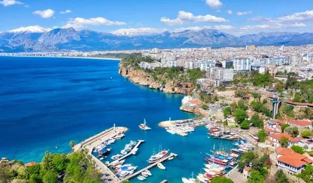Antalya üreticisi derme çatma alanlara fahiş kiralar ödüyor