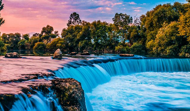 Antalya’nın doğa harikası Manavgat Şelalesi nasıl oluştu, suları nereden gelir nereye dökülür?
