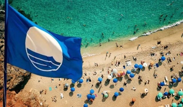 Antalya Mavi Bayraklı plajda Türkiye birincisi oldu.. İlçe ilçe Antalya’nın Mavi Bayraklı plajları