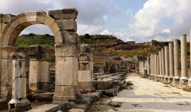 Antalya’nın antik kentlerinde 12 ay boyunca süren çalışmalarla tarih gün yüzüne çıkıyor