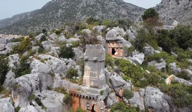 Antik tarihçilerin Apollon'un kehanet merkezlerinden biri olarak gördüğü o antik kent, bakın Antalya’nın hangi ilçesinden çıktı!