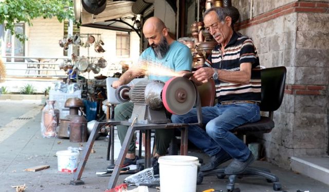 Antalya'da arife günü en yoğun yer Sobacılar Çarşısı oldu… Bıçağını alan bu dükkanlara koştu