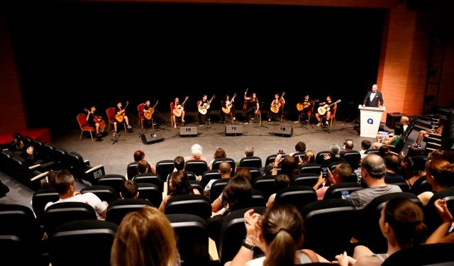 Antalya’daki o konsere yoğun ilgi… Genç müzisyenler alkış yağmuruna tutuldu