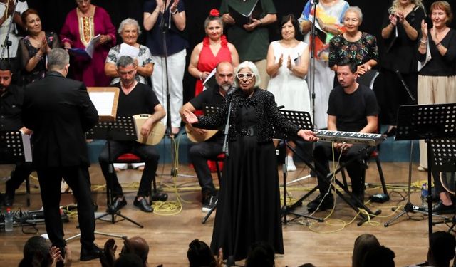Antalya Aktif Yaşlı Merkezi üyelerinden konser jesti...