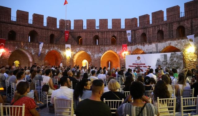 Alanya’da kültür ve sanat rüzgarları esiyor… Kızılkule klasik müzik konserine sahne oldu