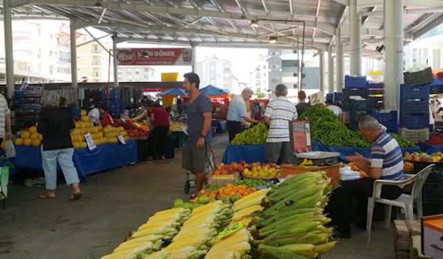 Antalya’da pazarları önce sıcak sonra fiyat çarptı