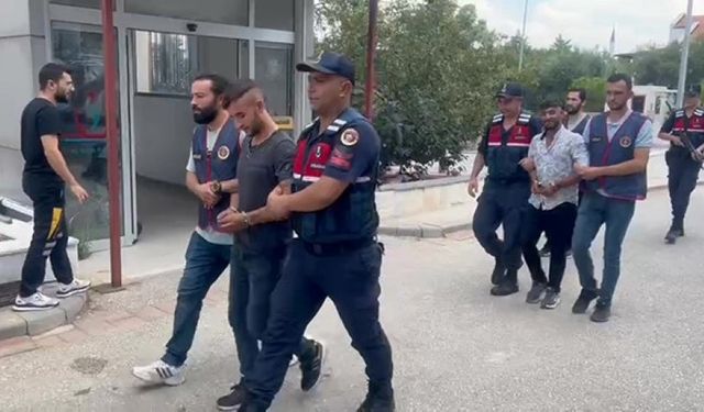 Jandarma sosyal medyadan video paylaşan hırsızları ‘Yapıştır’dı