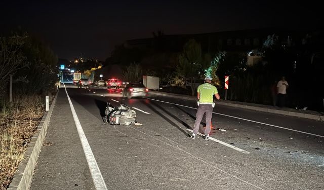 Antalya'da feci kaza...Kaza yapıp yere düşen gence, yerde yatarken başka bir araç çarptı