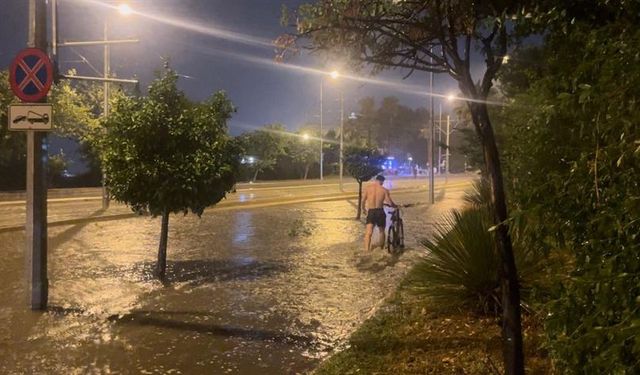 Antalya temmuz ayında felaketi yaşadı… Antalya bir saate sular altında kaldı