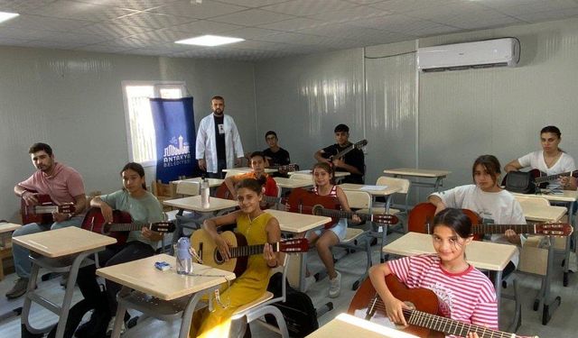 Antakya Belediyesi’nden gençlere müzik kültürü… Gençler sanat ile buluşuyor