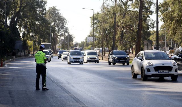 Antalya’da yapay zekalı radarla hız tespiti ile trafik denetimleri sürüyor