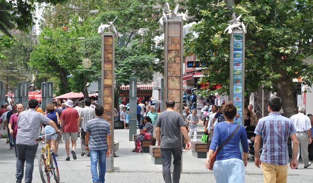 Nüfusunda en fazla artış beklenen illerin başında yine Antalya ön görülüyor