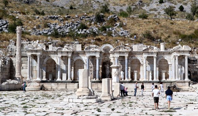 Suyu binlerce yıl önceki kaynağından gelen iki çeşme, Türkiye'de eşsiz