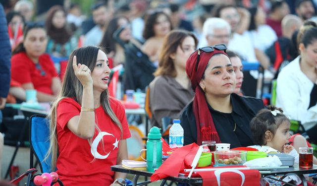 VoSahne’den Beach Park’ta Antalyalılara müzik festivali ile eğlendi