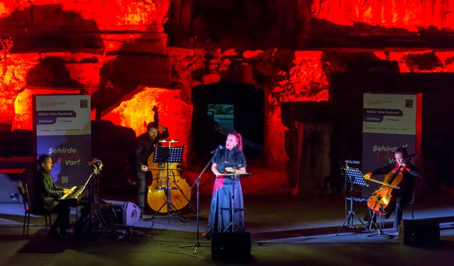 ‘Aspendos Ensemble’ Side Antik Tiyatrosu’nda konser verdi