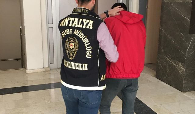 Antalya’da sahte ‘polis’ yakalanıp ceza evine gönderildi