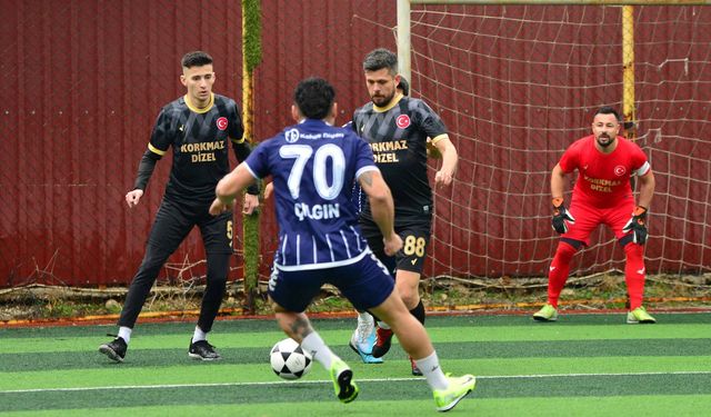 26'ncı Geleneksel Kumluca halı saha futbol turnuvası başladı