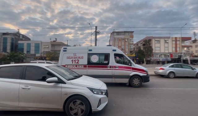 Trafikte sıkışan ambulans gerginliğe yol açtı... Antalya trafiği yine şaşırtmadı