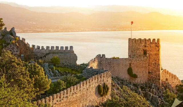 Antalya’nın tarihi kaleleri: Geçmişin izleri gün yüzüne çıkıyor