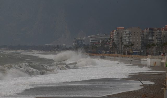 Son dakika… Antalya Valiliğinden şiddetli fırtına uyarısı