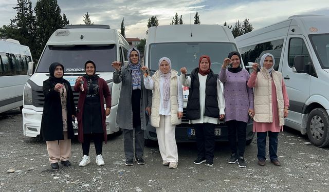 Hatay’ın kadın servis şoförleri, öğrencileri güvenle taşıyorlar