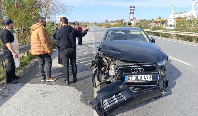 Tırın önünde sürüklenen araçtan burunları bile kanamadan çıktılar