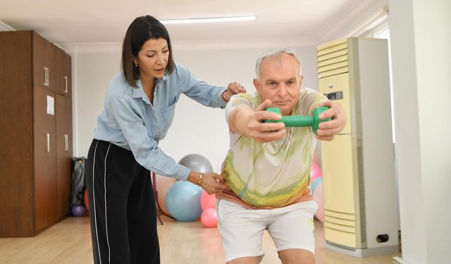 Konyaaltı Belediyesi ücretsiz sağlık dağıtıyor