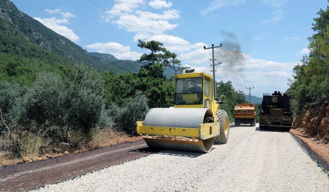 Başkan Köksal: “Güvenli ve modern yollar için çalışıyoruz”