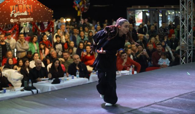 Antalya Yılbaşı Festivali renkli görüntülerle sona erdi