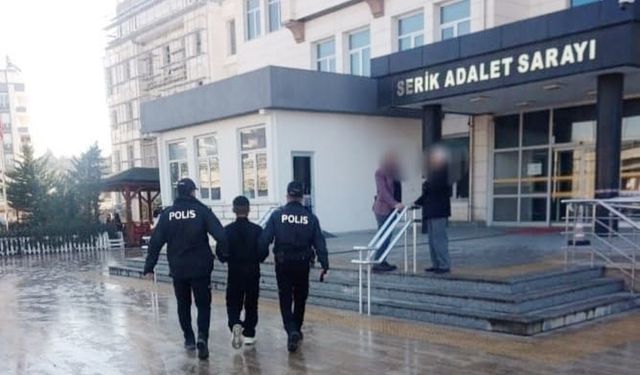 Antalya’da, polis denetimlerinde yakalanan 1637 şüpheliden 212 kişi tutuklandı