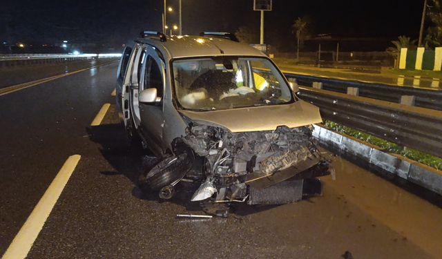 Alanya’da bariyerlere çarpan sürücü, kazanın ardından kayıplara karıştı