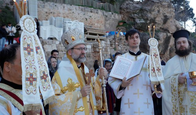 Antalya'da geleneksel denizden haç çıkarma töreni yapıldı