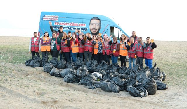 Adana Ceyhan Belediyesi, İncirli Sahili’nde geniş temizlik çalışması yaptı