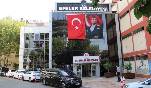 Efeler Belediyesi'nde bu kez de pankart krizi patladı