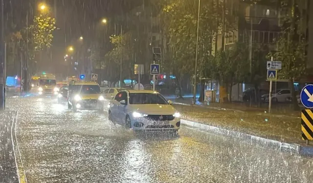 Antalya'da yeni haftada kuvvetli yağışlar bekleniyor… Antalya’dan yarın hava durumu nasıl olacak?