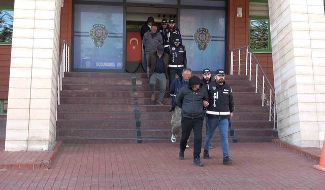 Isparta'da kılık değiştirip define arayan 5 kişi ilk davada serbest bırakıldı