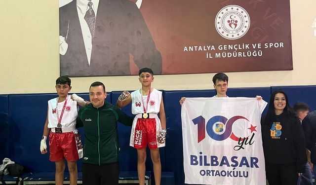 Kemer Belediyesi Kick Boks sporcuları 10 madalyayla büyük başarı elde etti