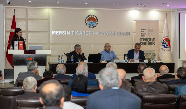 'Mersin Ekonomisinin Dünü, Bugünü, Geleceği' konulu panel düzenledi