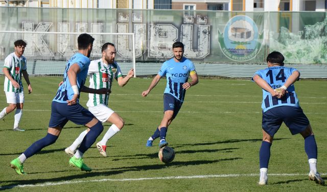 Serik Belediyespor  sahasında ağırladığı Ankara Demirspor ile 2-2 berabere kaldı