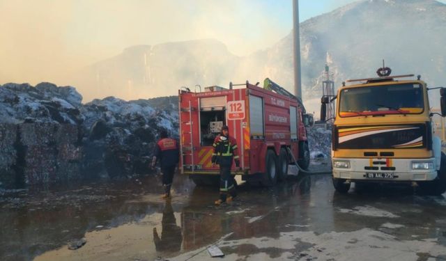 Aydın’da kağıt fabrikasında korkutan yangın… Belediyenin imkanları seferber edildi