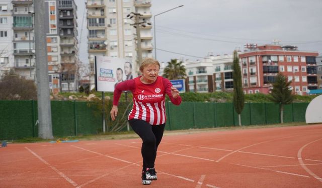 82 yaşındaki Atlet Çiçek Solon Şensoy’un yeni hedefi Avrupa şampiyonluğu