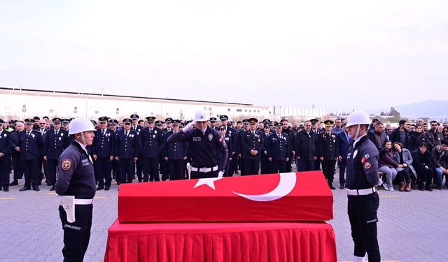 Kalp krizi geçirerek hayatını kaybeden polis memuru törenle memleketine uğurlandı